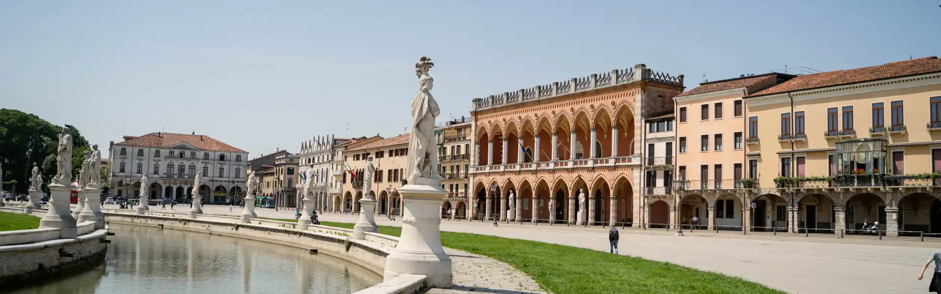 Piazza Prato della Valle: Una delle Piazze Più Grandi d’Europa