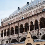 Piazza delle Erbe: Il Cuore Pulsante di Padova