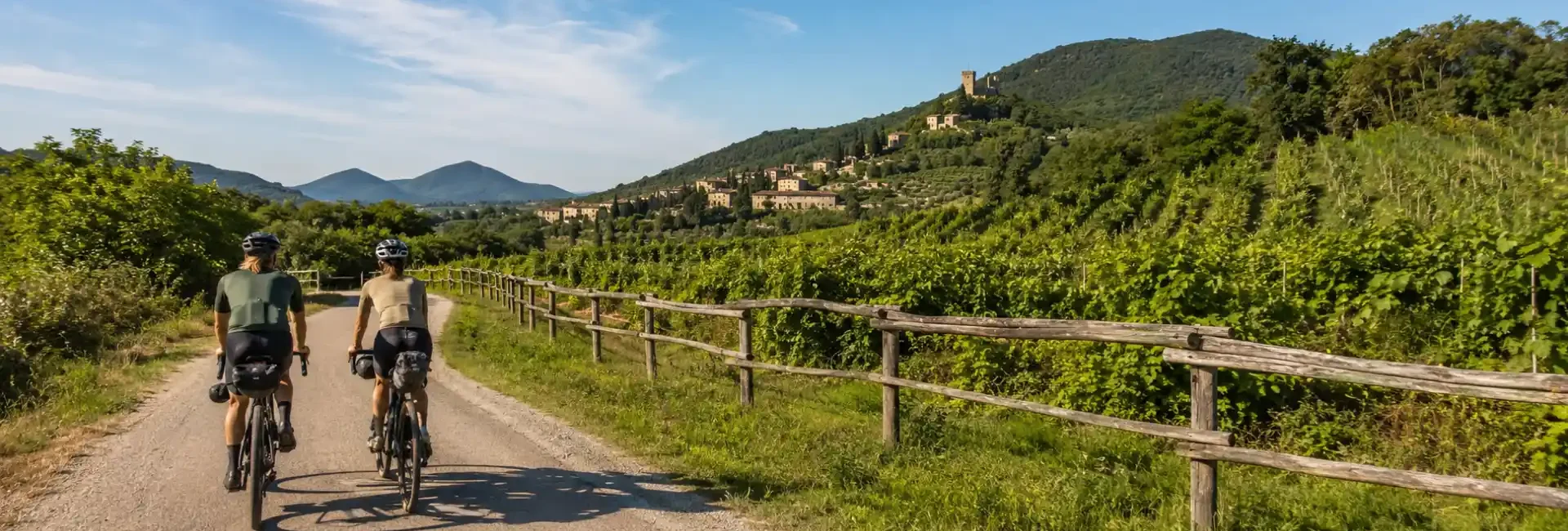 Arquà in bici da Padova: itinerario tra canali, colli e poesia